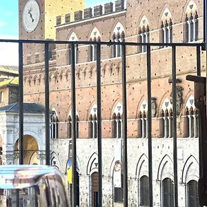 The Balcony - Piazza Del Campo Apartment